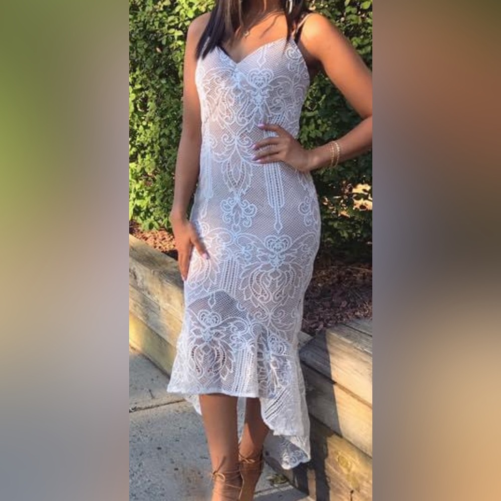 Beautiful lace mermaid style fitted dress.